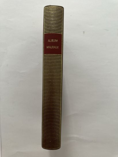 Malraux. Album Malraux. Édité à Paris, chez Gallimard en 1986. De format in-12. Reliure...