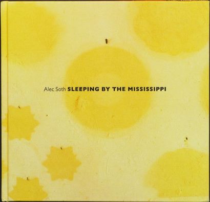Soth Alec Sleeping by the Mississippi. Mack, 2017. Reprint relié en toile, Texte...