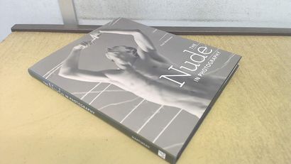 Collectif Nude in Photography (The). Getty, 2014. Relié avec jaquette, texte en anglais....