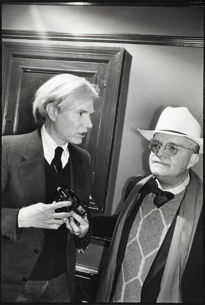 GAMMA-LIAISON GAMMA-LIAISON Truman Capote et Andy Warhol, ca. 1980. Photographie.... Gazette Drouot