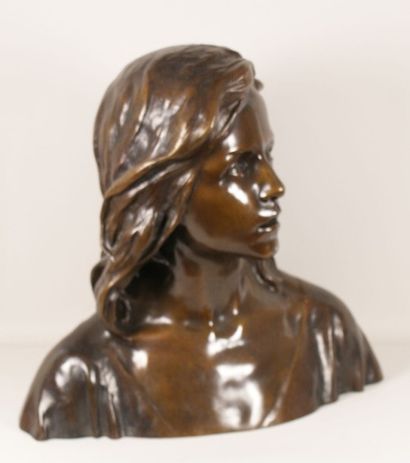 null Raoul LARCHE (1860-1912) Buste du Christ enfant Bronze à patine brune Signé...