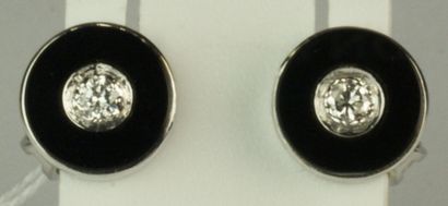 null Paire de boutons d'oreilles ronds en or gris ornés de disques d'onyx chacun...