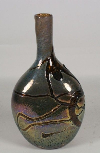null NOVARO Jean Claude (1943), vase gourde en verre irisé , H 22 cm ,