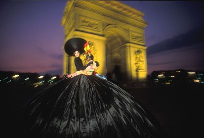 Alain BIZOS 	 http://www.alainbizos.com "La danseuse de Goude", Paris, prise de vue...