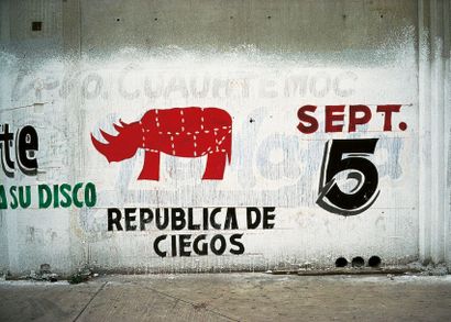 Michel BOUVET 	 http://www.michelbouvet.com "Mur peint à Mexico", Mexique, prise...