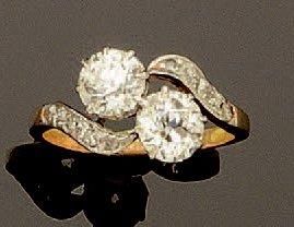null Bague "Vous et Moi" en or rose et platine ornée de deux diamants taille ancienne...