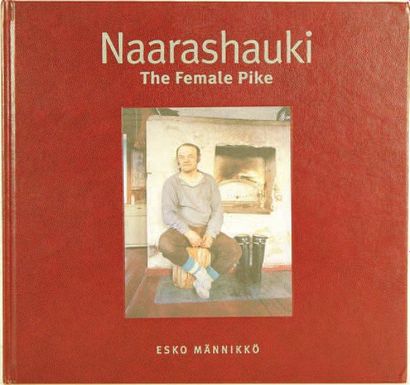 ESKO MÄNNIKKÖ NAARASHAUKI - THE FEMALE PIKE Männikkö, 2000, 144 pages. Relié, bon...