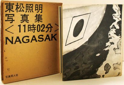 SHOMEI TOMATSU 11.02 NAGASAKI Shashindojin-sha, 1966, 168 pages. Relié avec jaquette...