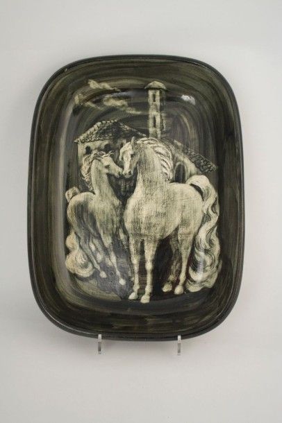 GRAND CHENE VALLAURIS NAUMOVITCH 1954 Plat en céramique à décor de chevaux dans les...