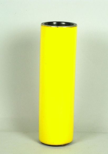 Georges JOUVE (1910-1964) Petit vase cylindre en céramique émaillée jaune intérieur...
