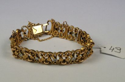 null Bracelet en or jaune ciselé à maillons volutes entrecroisés à motifs floraux,...