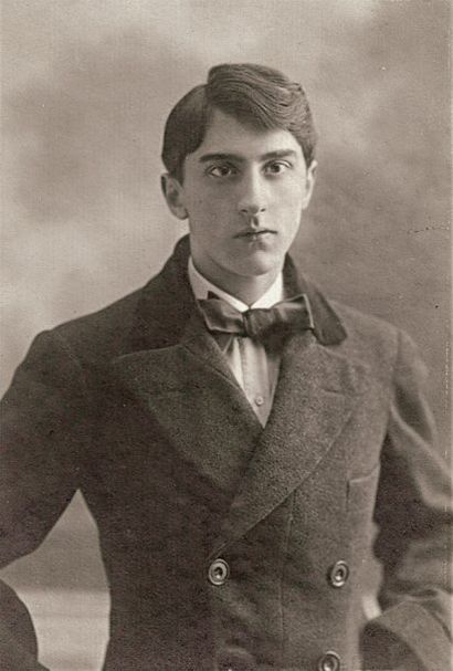 null JEAN COCTEAU Portrait de l'écrivain, ca. 1910. Tirage argentique d'époque par...