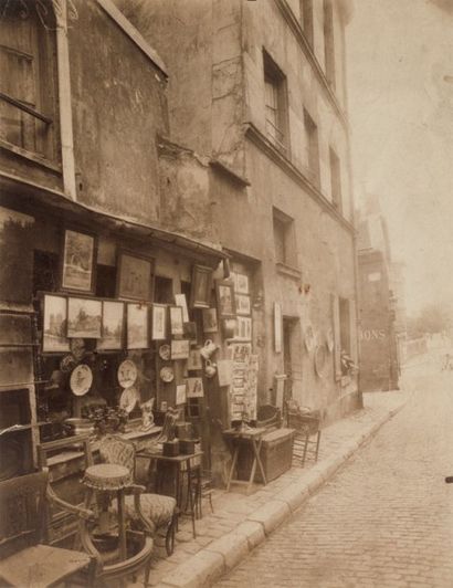 EUGÈNE ATGET 1857-1927 Rue Norvins, Paris, XVIIIè arrondissement, 1899. Tirage albuminé,...