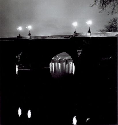 RAYMOND VOINQUEL 1912-1994 Le bassin de la Villette, Paris, 1945. Tirage argentique...