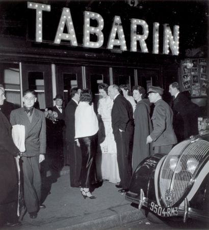JEAN MORAL 1906-1999 Entrée du Bal Tabarin, Paris, 1938. Tirage argentique d'époque,...