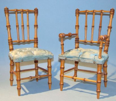 null Fauteuil en bois tourné façon bambou avec assise capitonnée en soie bleue, H=29,5cm.Chaise...