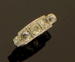 null Bague jarretière en platine ornée de cinq diamants taille ancienne en ligne,...