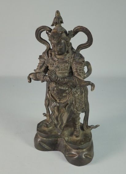 null Sujet en bronze à patine sombre, représentant un gardien du dharma bouddhique,...