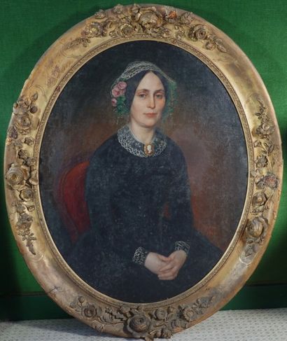 René CADEAU (1782-1858) Femme à la robe noire et au camée .Huile sur toile ovale...