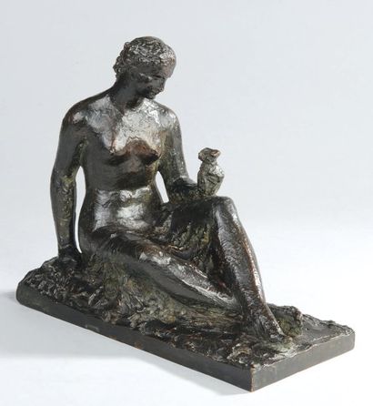 Pierre-Marie POISSON (1876-1953) Femme assise Sculpture en bronze à patine brun vert...