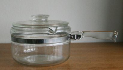 Pyrex Casserole américaine en verre incassable avec son couvercle. Circa 1960. D....