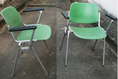GIANCARLO PIRETTI Ensemble de 2 fauteuils. Structure en acier, dossier et assise...