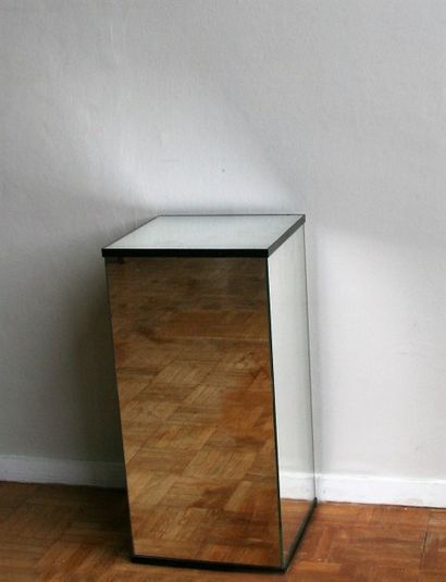null Sellette rectangulaire en miroir. H.51 cm – L. 25 cm – 25 cm