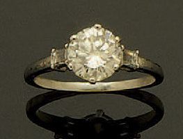 null Bague en platine (850/oo) sertie d'un diamant taille brillant pesant 1,57 ct...