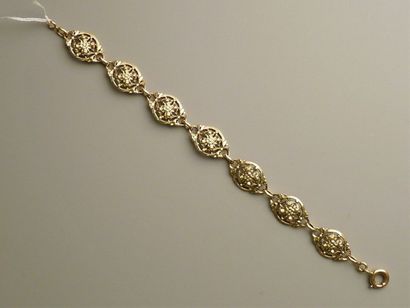 null Bracelet ancien en or jaune 18K (750/oo) à maillons ajourés et ciselés à décors...