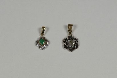 null Lot de deux pendentifs l'un argent 950 °/oo et or 18k 750 °/oo serti d'une pierre...