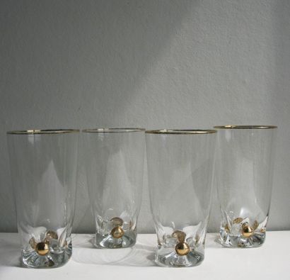 null Ensemble de 4 verres à décor de boules et filets dorés. Années 1960. H. 12,5...