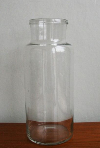 null Vase en verre soufflé transparent. H. 24,5 cm