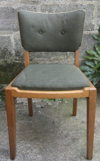 Edition G Plan Ensemble de 4 chaises recouvertes de tissu vert d'origine en bois...
