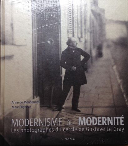 COLLECTIF Modernisme ou Modernité. Actes Sud, 2012. 400 pages en français consacrées...
