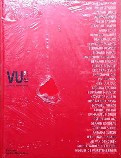 COLLECTIF Vu '15 ans. Editions de La Martinière, 2002. Née au sein du quotidien Libération,...
