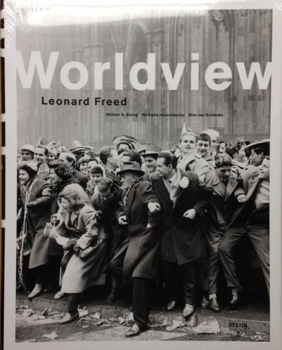 Freed Léonard Worldview. Catalogue de l’exposition consacrée à l’œuvre de Freed en...