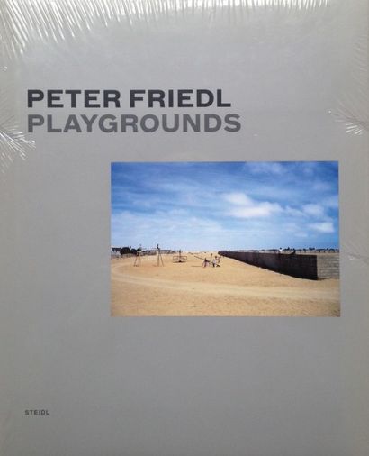 Friedl Peter Playgrounds. Depuis 1995, Peter Friedl a photographié des terrains de...