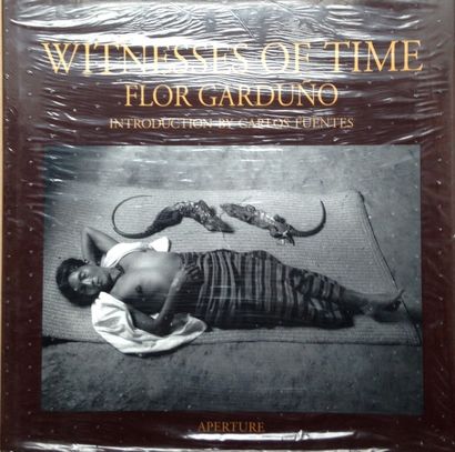 Garduno Flor Witness of time. Très bel ouvrage publié en 2007 par Aperture. Introduction...