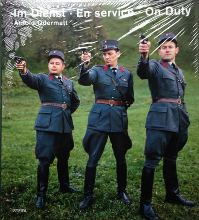 Odermatt Arnold Im Dienst - En service - On Duty. Steidl 2013. texte en anglais....