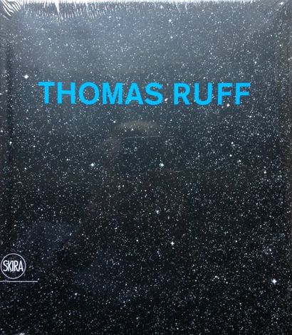 Ruff Thomas Thomas Ruff. Monographie sur l'œuvre du photographe allemand publiée...