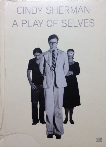 Sherman Cindy A play of selves. Petit ouvrage publié en 2007 par Hatje Cantz. Neuf,...