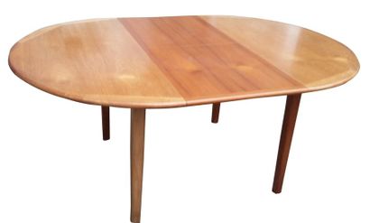 null Table de salle à manger circulaire à allonges en bois blond massif. Années 1960....