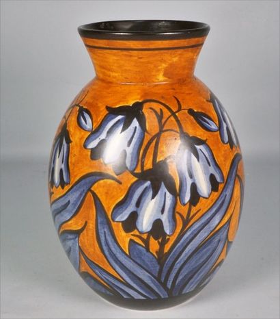 Charles CATTEAU (1880-1966) et BONUZZI. Vase à décor de crocus signé sous la base...
