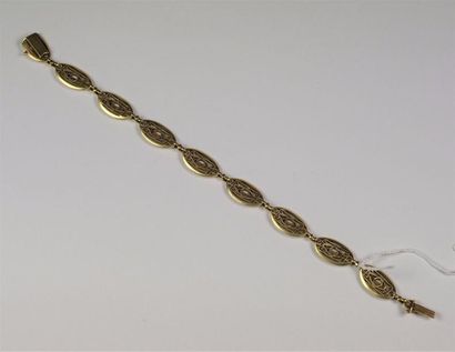 null Bracelet ancien en or jaune 18K (750/oo) à maillons ovales filigranés, fermoir...