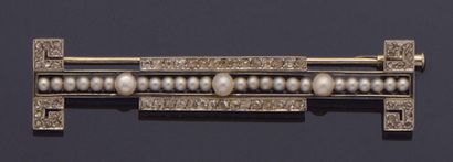 null Broche barrette en or gris 18K (750/oo) ornée d'une ligne de perles (probablement...