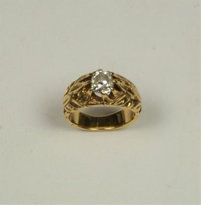 null Bague en or jaune ( 18 carats 750 millièmes ) à motif feuillagé sertie d'un...