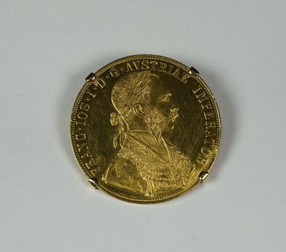 null Médaille EMPEREUR D AUTRICHE en or jaune dans une monture en or jaune 750 millième...