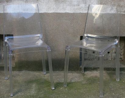 Raul BARBIERI Paire de 2 chaises monobloc en polycarbonate transparent empilable....