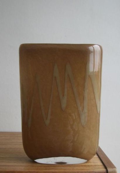 Vase en verre caramel à décor de stries 20.0