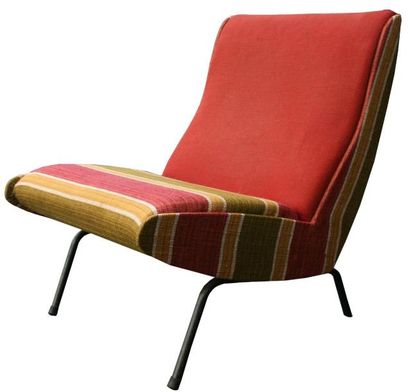 null Fauteuil recouvert d'un tissu bordeaux et à rayures bordeaux, crème et verte...